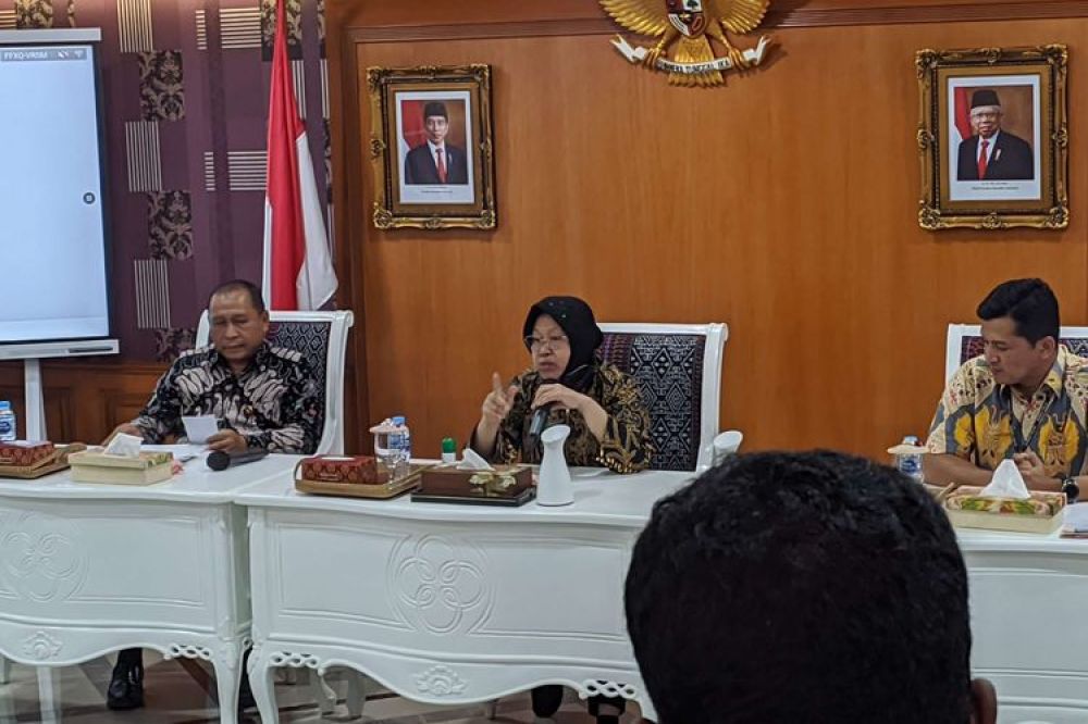 Risma Buka Suara Terkait Beras Bansos Yang Ditimbun Di Depok