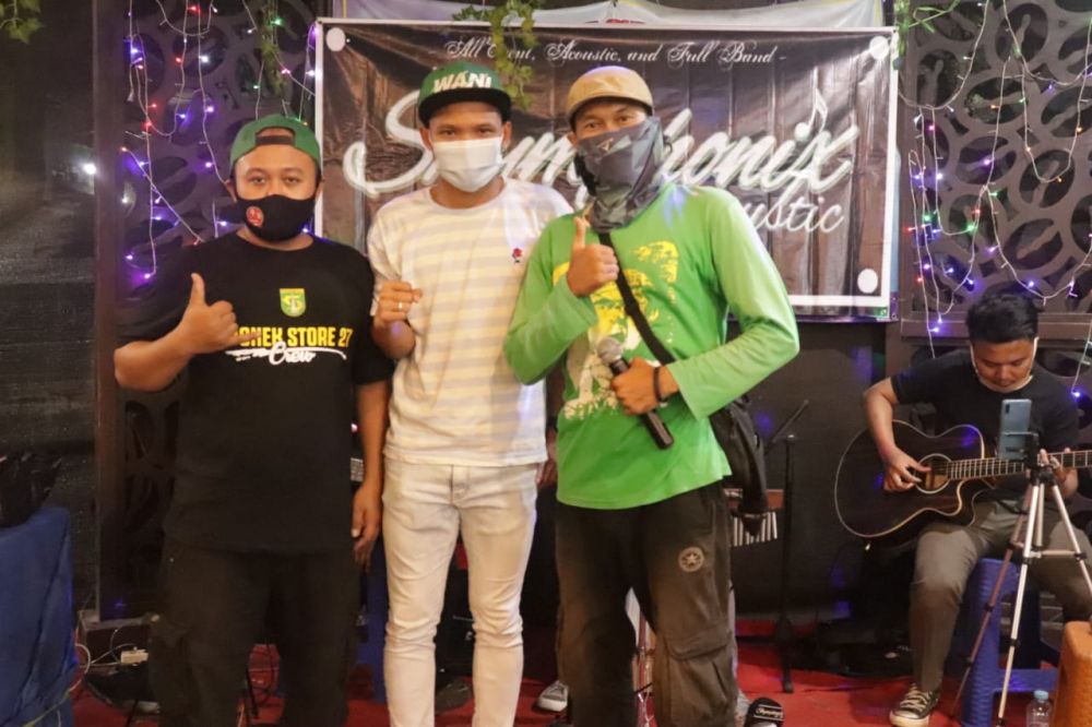 Oktavianus Fernando Obati Kerinduan Bonek Di Warkop Bonek Store 27