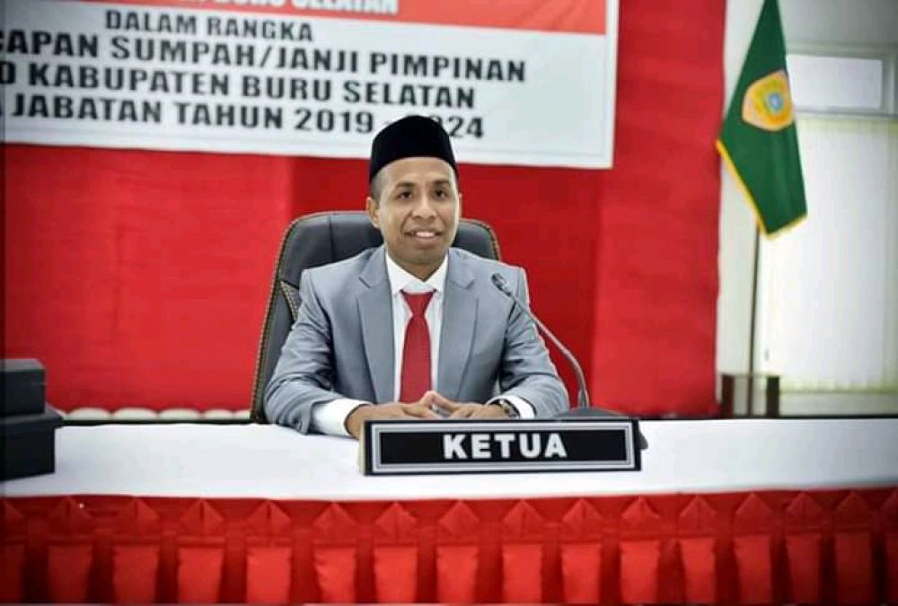 Ketua DPRD Bursel,Pimpin Pengucapan Sumpah Dan Janji Anggota PAW