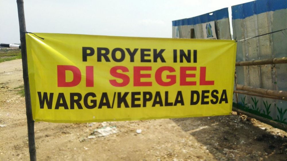 Tak Ada Sosialisasi,Warga Manyar Segel Proyek Pemasangan Pipa PDAM