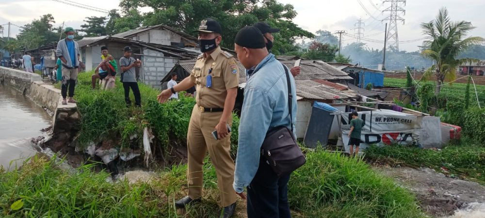 Curah Hujan Tinggi,Tanggul Sungai Saluran Sekunder Cisadane Jebol