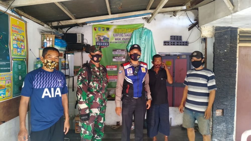 Himbauan Sertu Samad,Babinsa Keputran Dalam Penerapan Prokes