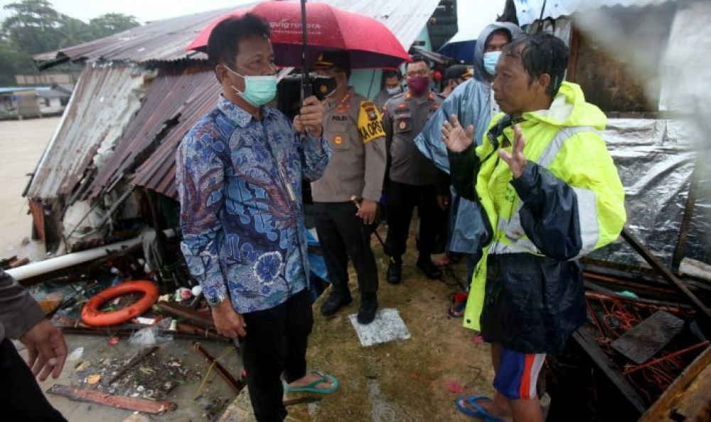 Tongkang Rusak Rumah Penduduk,Walikota Batam Pastikan Dapat Ganti Rugi
