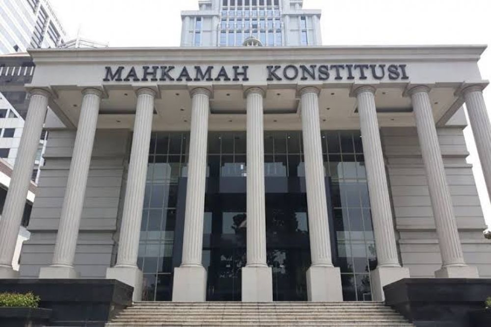 Bukti Kurang Kuat, MK Ketok Palu Menangkan Eri Cahyadi - Armuji