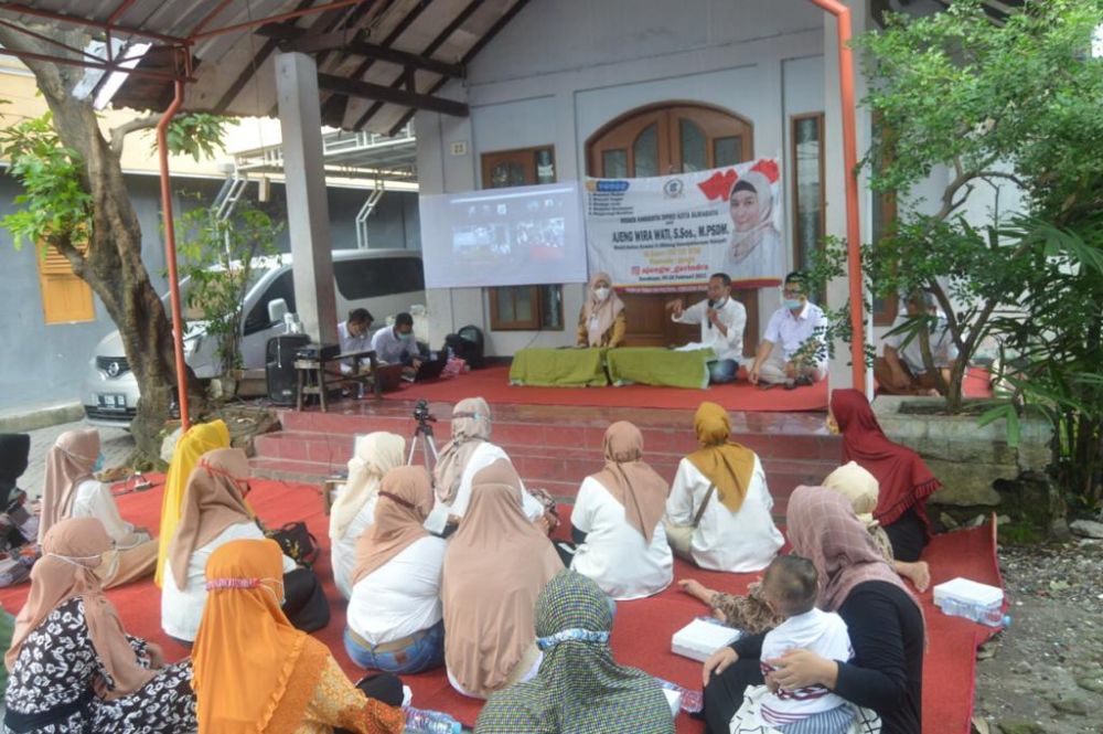 Laksanakan Reses, Ajeng Dewan Gerindra Disambati Walmur Sekolah Online