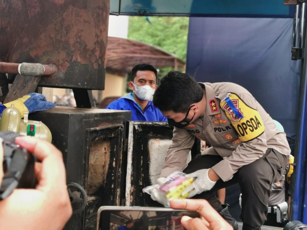 Polda Jatim Bersama Jajaran, Musnahkan Berbagai Jenis Narkoba