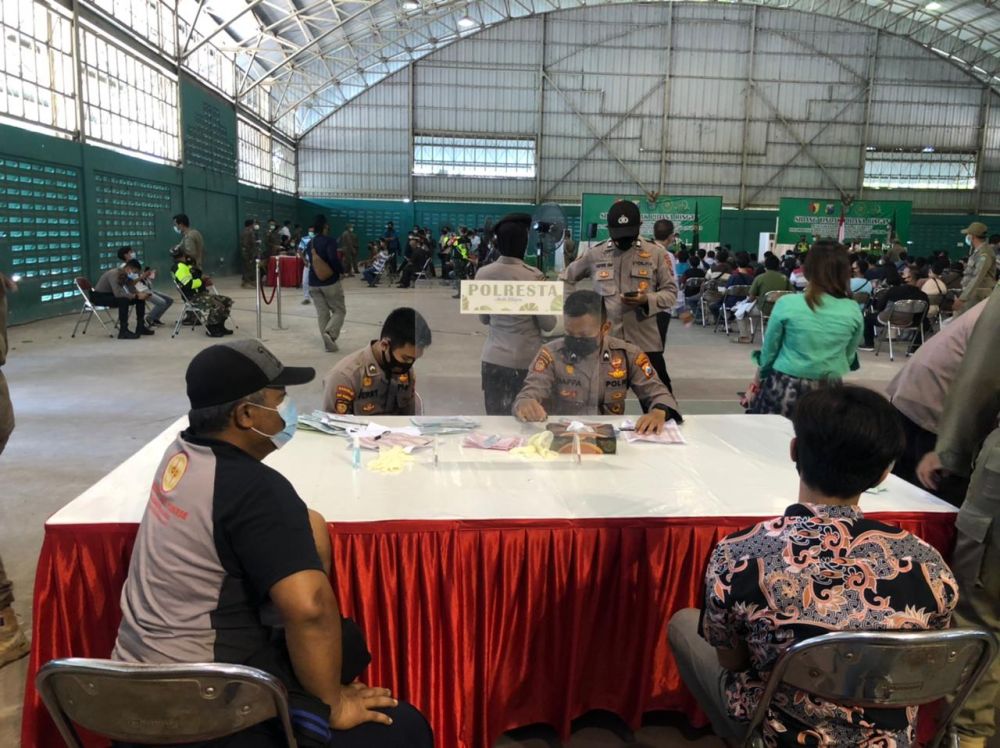 Personel Gabungan Amankan Sidang Tipiring Prokes Di Sidoarjo