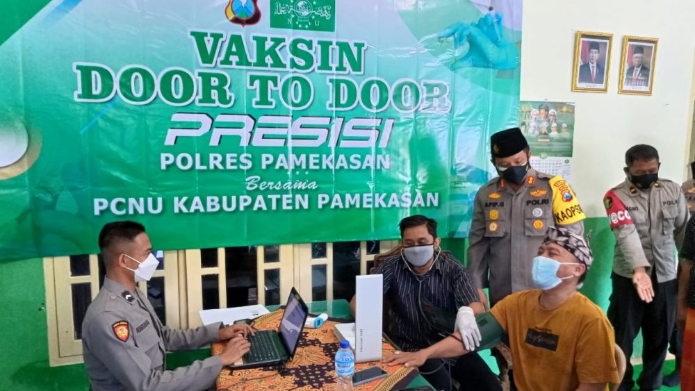 Gandeng PCNU, Polres Pamekasan Laksanakan Giat Vaksinasi Door To Door
