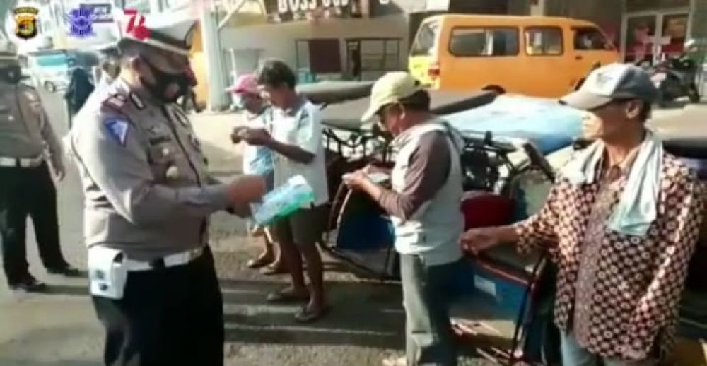 Jelang HUT RI Ke-76 Th, Polres Lampura Bagikan Beras Dan Doorprize