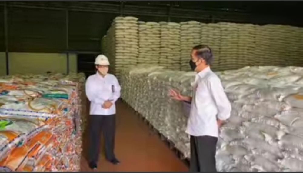 Pastikan Ketersediaan Pangan Nasional, Jokowi Tinjau Gudang Bulog