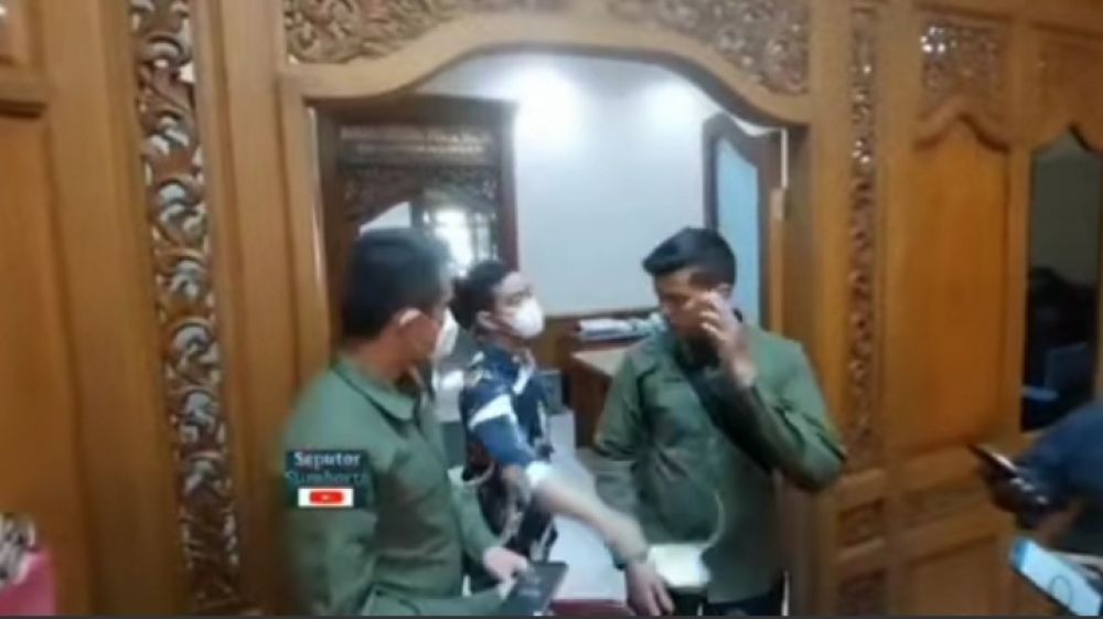 Gibran Geram Hingga Tarik Masker Milik Paspampres Dihadapan Awak Media