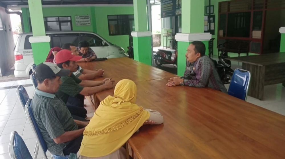 Tonjolkan Sebagai Pelayan Publik, Lurah Tambak Kemerakan Malah Abaikan