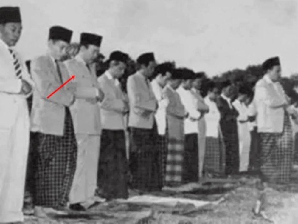 Padahal Berjarak 7Meter Tapi Bung Karno Bisa Selamat Dari Tembakan