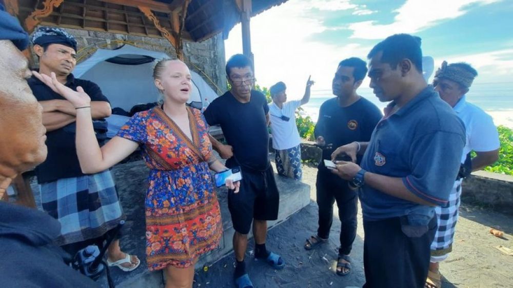 Dua Bule Asal Polandia Yang Sempat Ribut, Akhirnya Dideportasi
