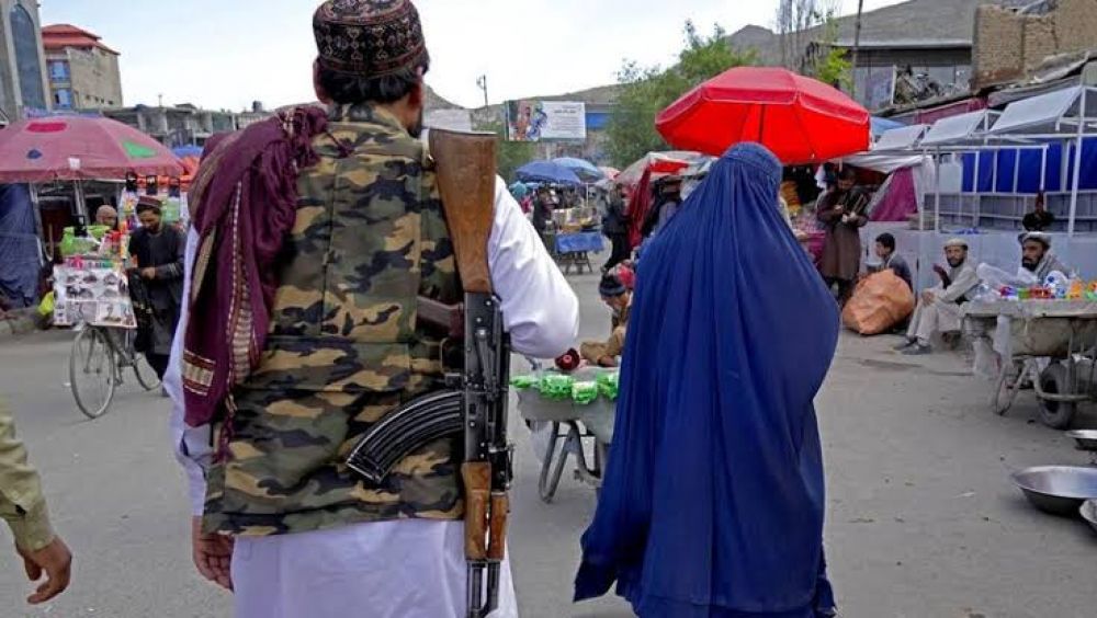 Taliban Pisahkan Pria-Wanita Saat Makan Bersama Meski Pasutri