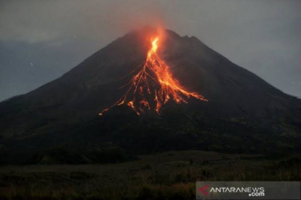 Gunung Merapi Muntahkan Guguran Lava Sebanyak 6 Kali, Status Siaga