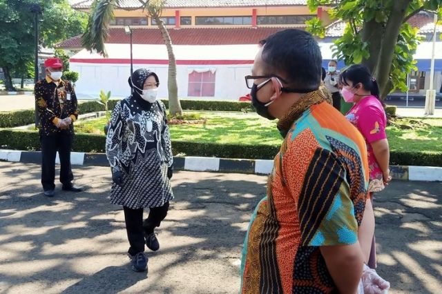 Dianggap Gak Becus Kerja, Risma Ancam Mutasi PNS Ke Papua