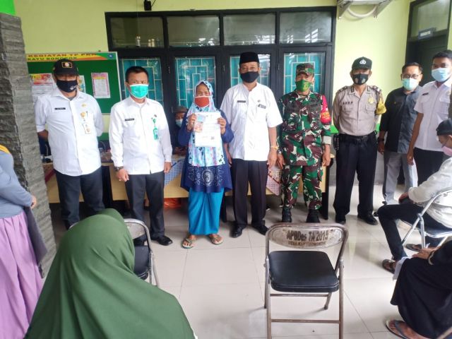 1124 KPM Desa Kayu Bongkok, Terima BST Kemensos Tahap B 2021
