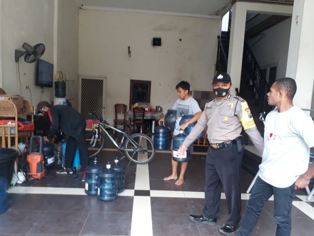 Babinkamtibmas, Sambangi Pelajar Papua Di Perum Anggaswangi Sidoarjo