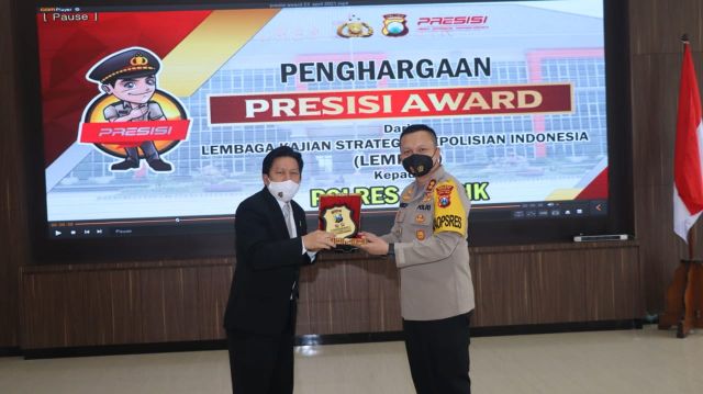 Polres Gresik Sabet Penghargaan 'Presisi Award' Dari Lemkapi