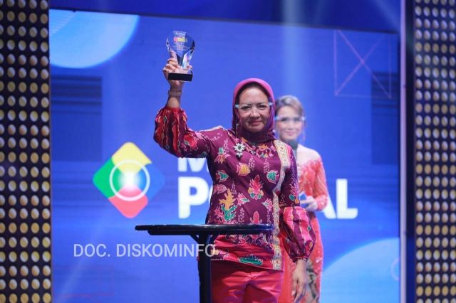 Bupati Tulang Bawang, Terima Penghargaan Kepala Daerah Inovatif 2021