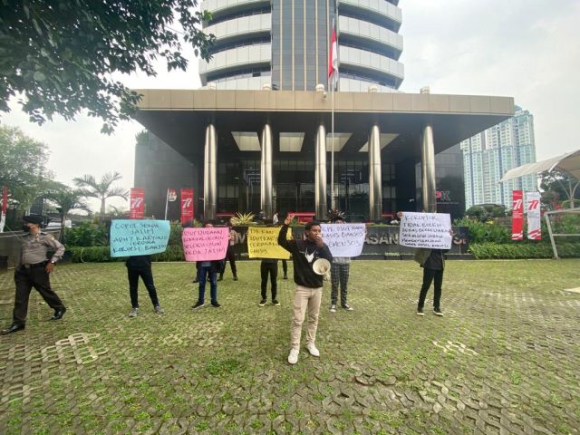 Mahasiswa Demo KPK Tuntut Tersangkakan Adhy Karyono Sekdaprov Jatim