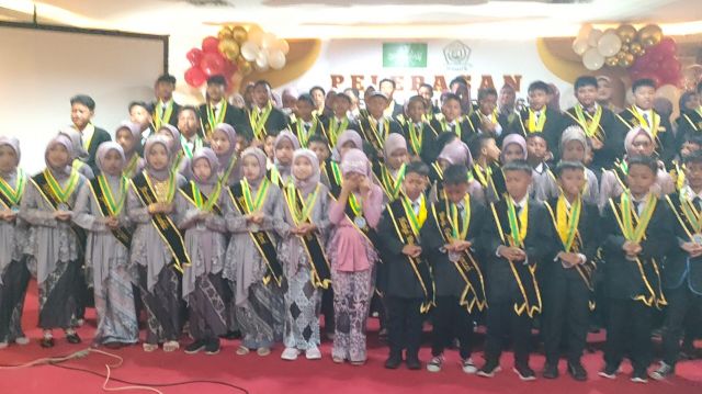 Lepas Anak Didik, SD KHM NOER Juga Beri Penghargaan Tahfidz Juz 30
