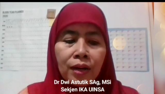 Diisukan sebagai adik kandung Gubernur Jatim,Dwi Astutik menjawab