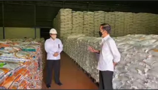 Pastikan Ketersediaan Pangan Nasional, Jokowi Tinjau Gudang Bulog