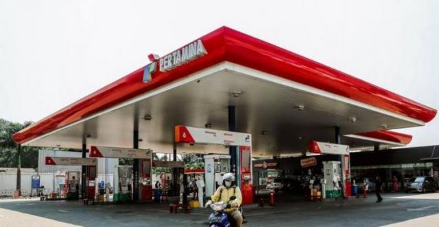 Mulai Hari Ini, Harga BBM Pertamax Turun Jadi Rp 13.900 Per Liter