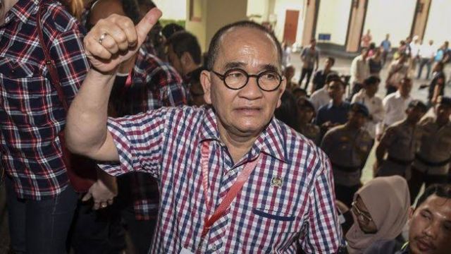Ruhut Sitompul Minta Surya Paloh Instropeksi Diri : Tarik Menteri Kau 