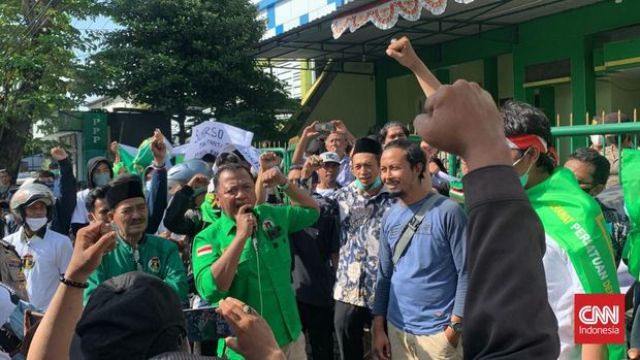 Massa Front P3 Gruduk Kantor DPW PPP Jatim, Tuntut Suharso Mundur